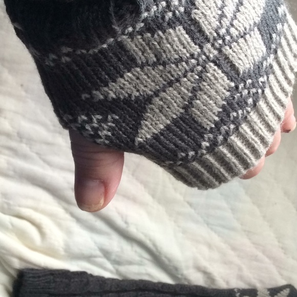 Gloves - Picture 2 of 2